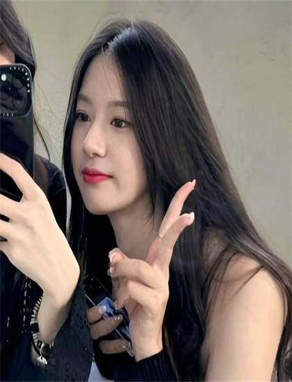 表演技巧《找借口拍的女后辈自拍》：探索表演风格的独特性与艺术价值 揭示人性的复杂与美好